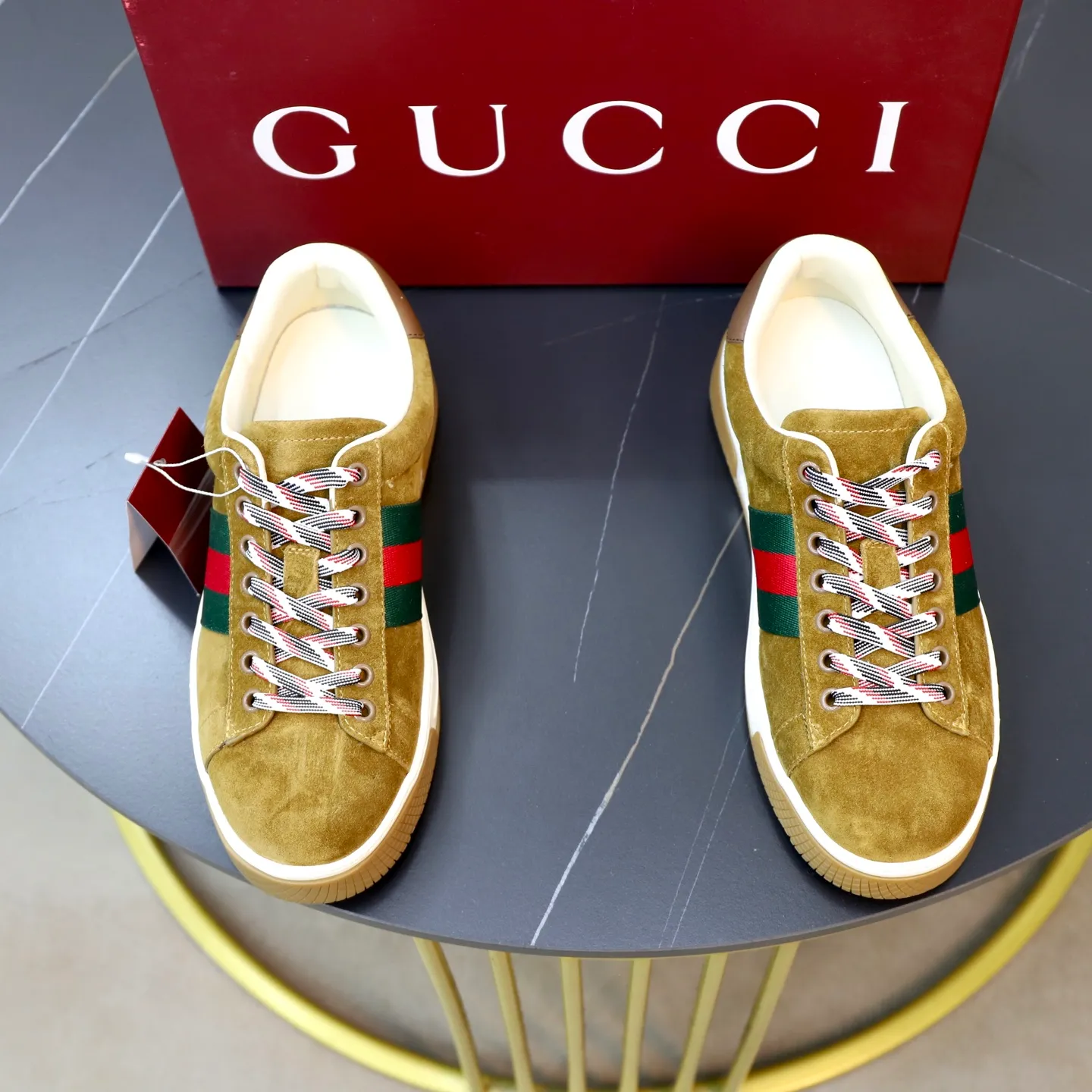 Ex-factory price: 600💰🙅‍♂️🙅‍♂️🙅‍♂️ Brand: Gucci GUCCi Standard code: Men's size 38/44 (45, 46 can be customized) Grade: Same as the official website Material: Original cowhide surface Comfortable hybrid thickened sheepskin lining Original wear-resistant soft outsole Style category: Casual sports version White shoes Dad shoes Young fashion European and American trends British style Color: actual picture color